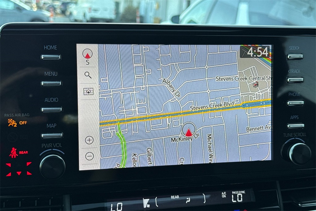 Toyota Sienna Vehicle Full-screen Gallery Image 18