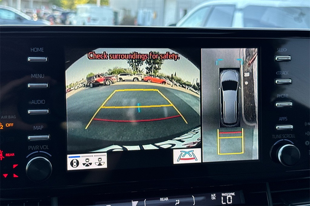 Toyota Sienna Vehicle Full-screen Gallery Image 19