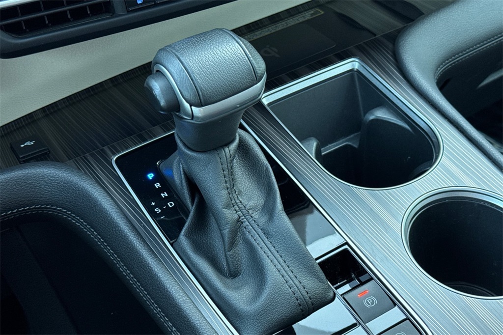 Toyota Sienna Vehicle Full-screen Gallery Image 21
