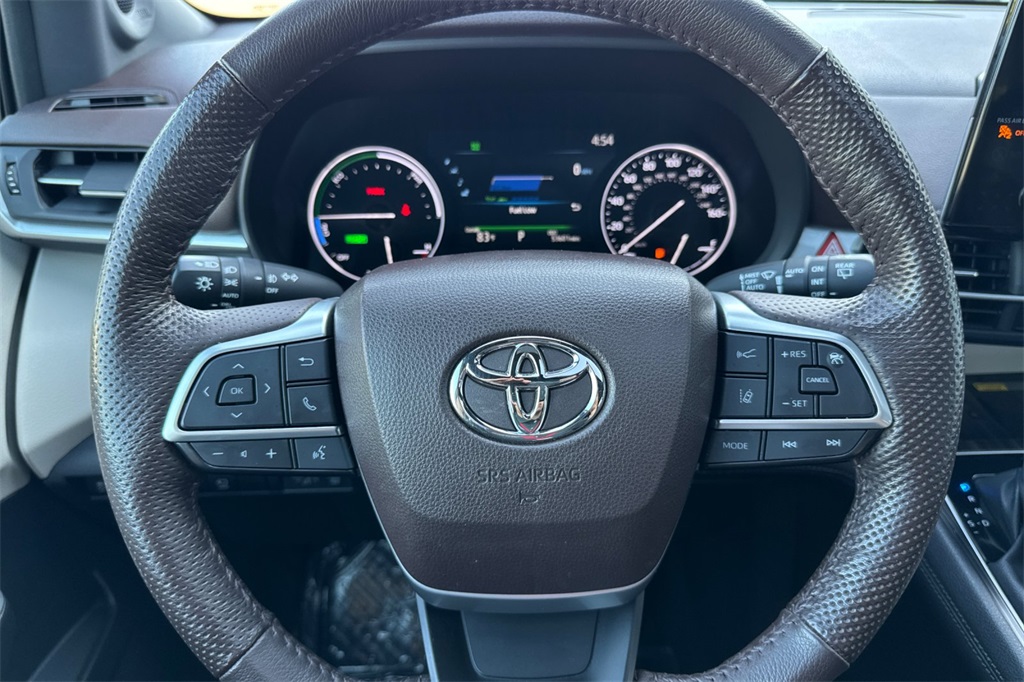 Toyota Sienna Vehicle Full-screen Gallery Image 23