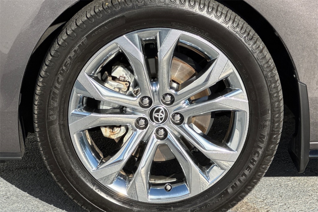 Toyota Sienna Vehicle Full-screen Gallery Image 26