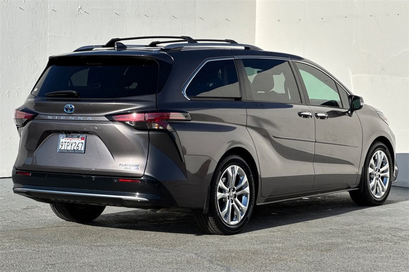 Toyota Sienna Vehicle Full-screen Gallery Image 04