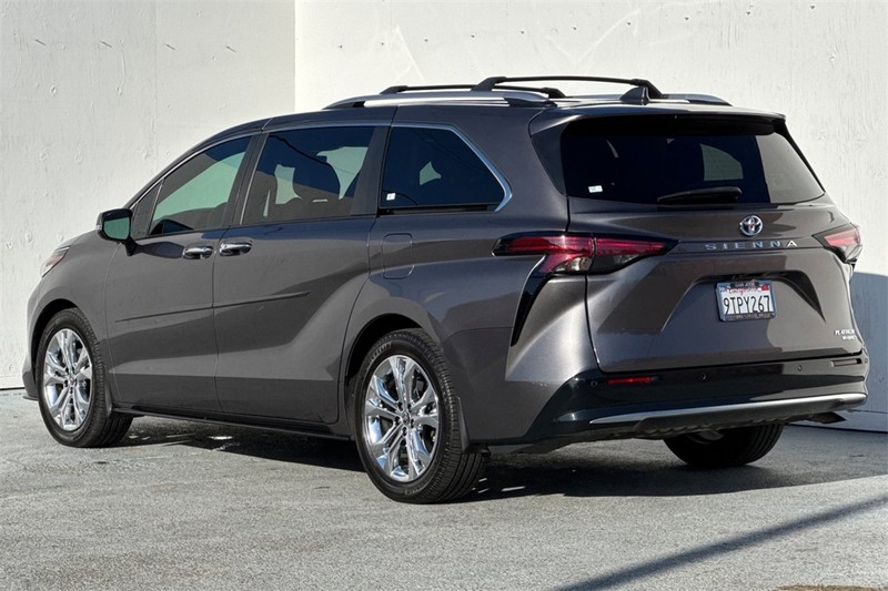 Toyota Sienna Vehicle Full-screen Gallery Image 06