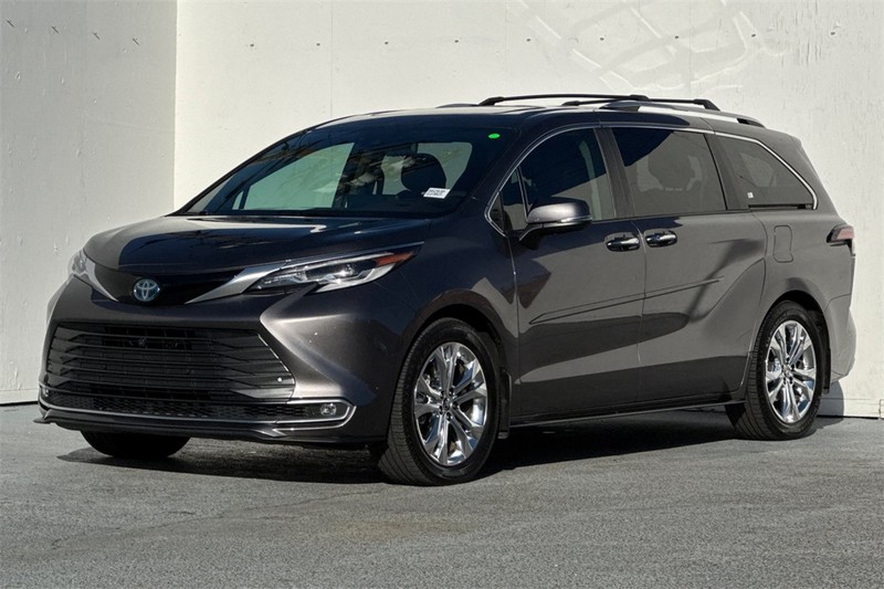 Toyota Sienna Vehicle Full-screen Gallery Image 08