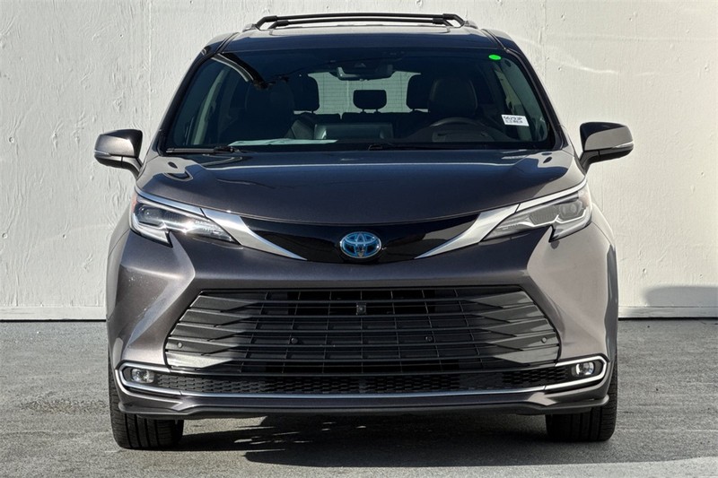 Toyota Sienna Vehicle Full-screen Gallery Image 09