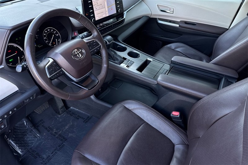 Toyota Sienna Vehicle Full-screen Gallery Image 10