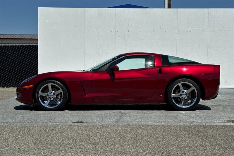 Chevrolet Corvette Vehicle Full-screen Gallery Image 07