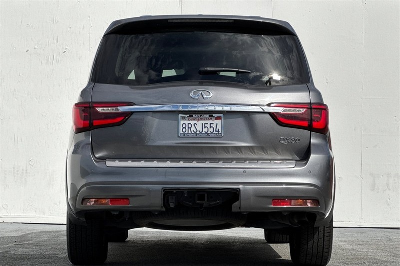 INFINITI QX80 Vehicle Full-screen Gallery Image 05