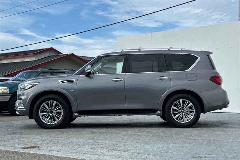 INFINITI QX80 Vehicle Full-screen Gallery Image 07