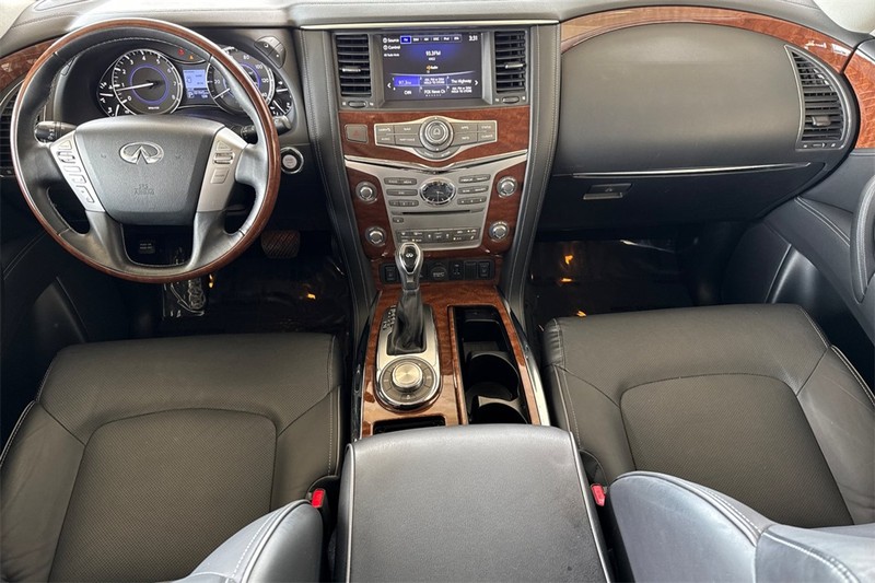 INFINITI QX80 Vehicle Full-screen Gallery Image 13