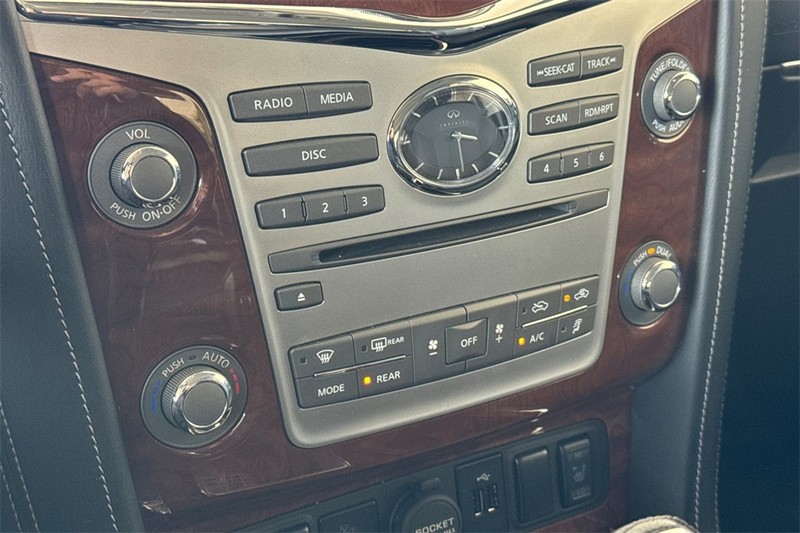 INFINITI QX80 Vehicle Full-screen Gallery Image 20
