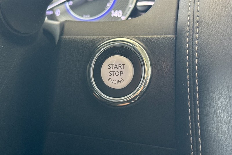 INFINITI QX80 Vehicle Full-screen Gallery Image 22