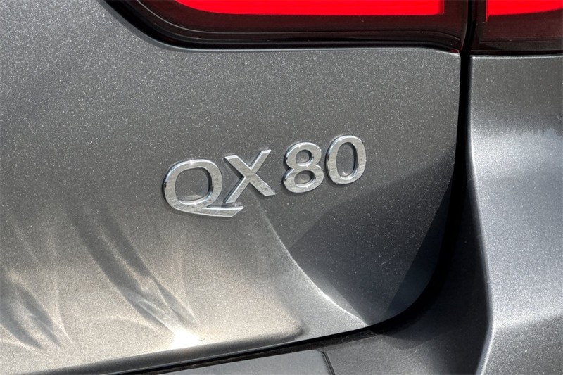 INFINITI QX80 Vehicle Full-screen Gallery Image 27
