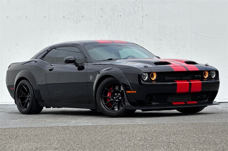 Dodge Challenger Vehicle Full-screen Gallery Image 02