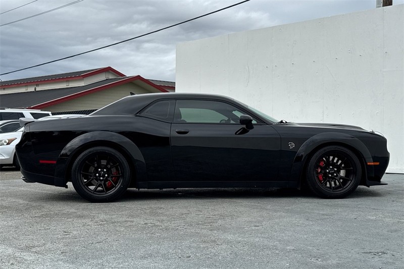 Dodge Challenger Vehicle Full-screen Gallery Image 03