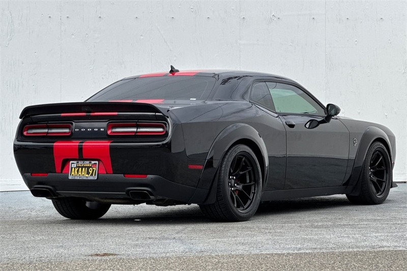 Dodge Challenger Vehicle Full-screen Gallery Image 04