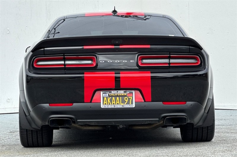 Dodge Challenger Vehicle Full-screen Gallery Image 05