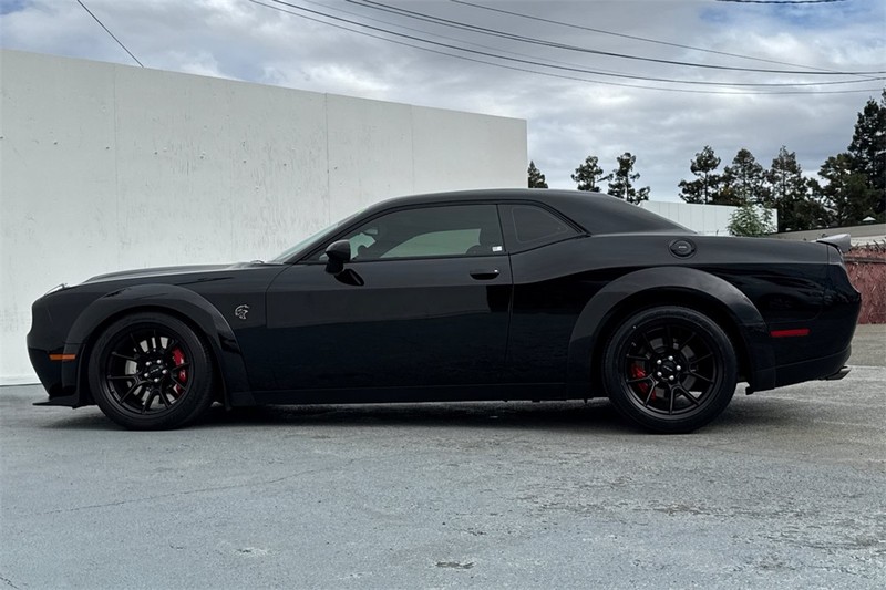 Dodge Challenger Vehicle Full-screen Gallery Image 07