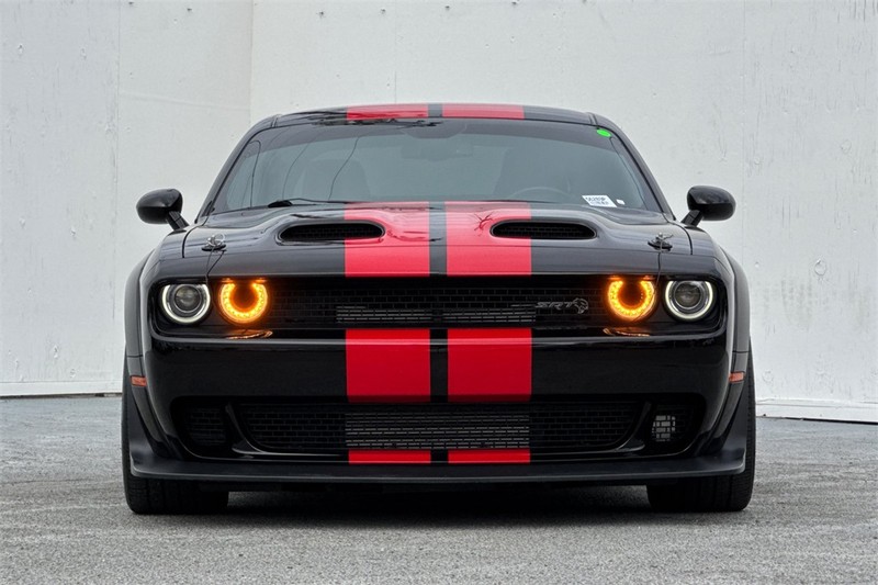 Dodge Challenger Vehicle Full-screen Gallery Image 09