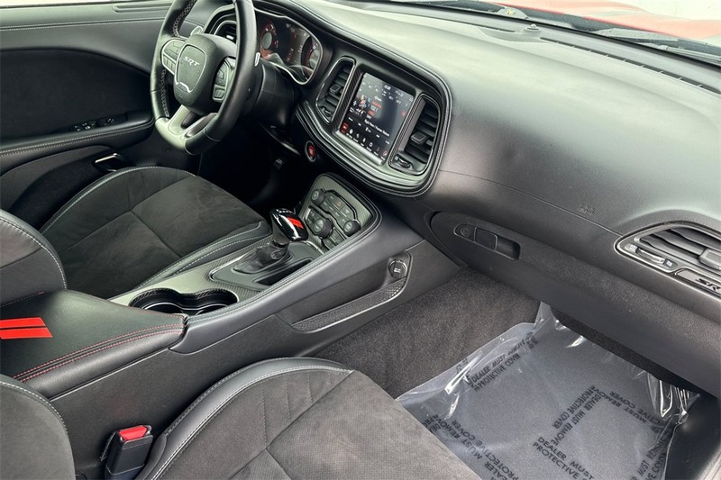 Dodge Challenger Vehicle Full-screen Gallery Image 14