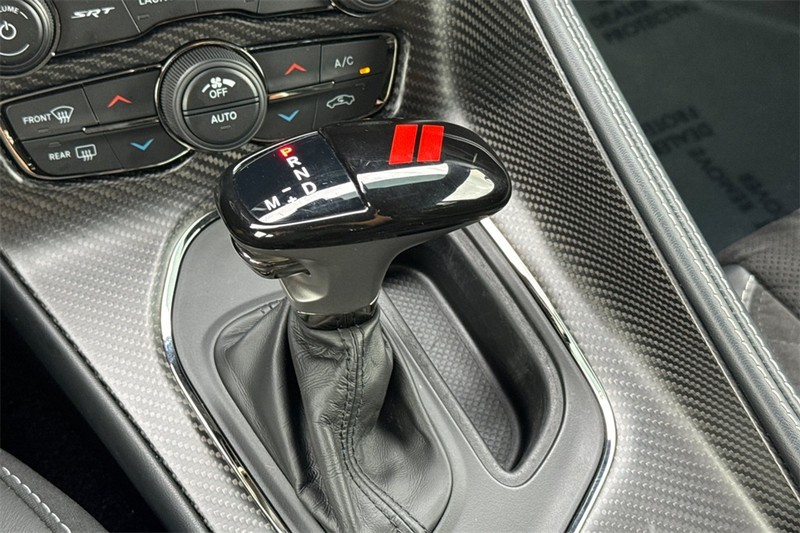 Dodge Challenger Vehicle Full-screen Gallery Image 19