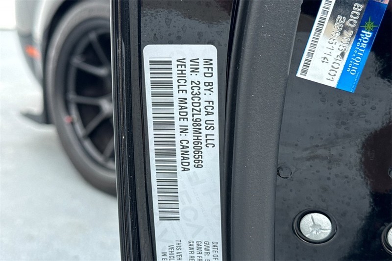 Dodge Challenger Vehicle Full-screen Gallery Image 26