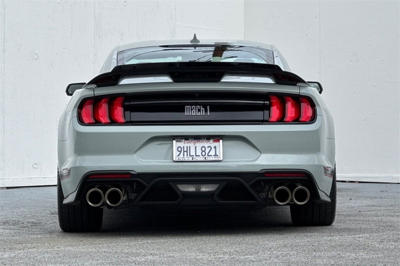 Ford Mustang Vehicle Full-screen Gallery Image 05