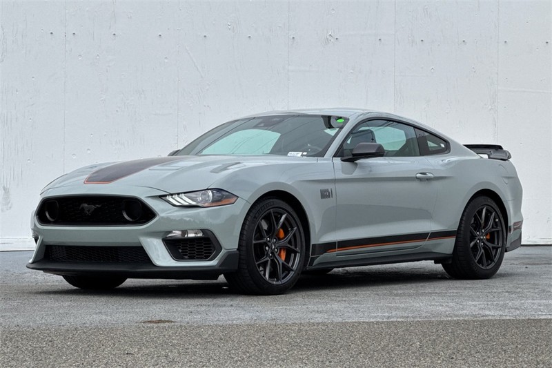 Ford Mustang Vehicle Full-screen Gallery Image 08
