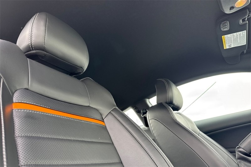 Ford Mustang Vehicle Full-screen Gallery Image 15