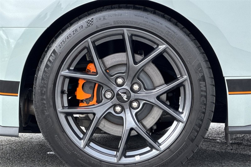 Ford Mustang Vehicle Full-screen Gallery Image 25