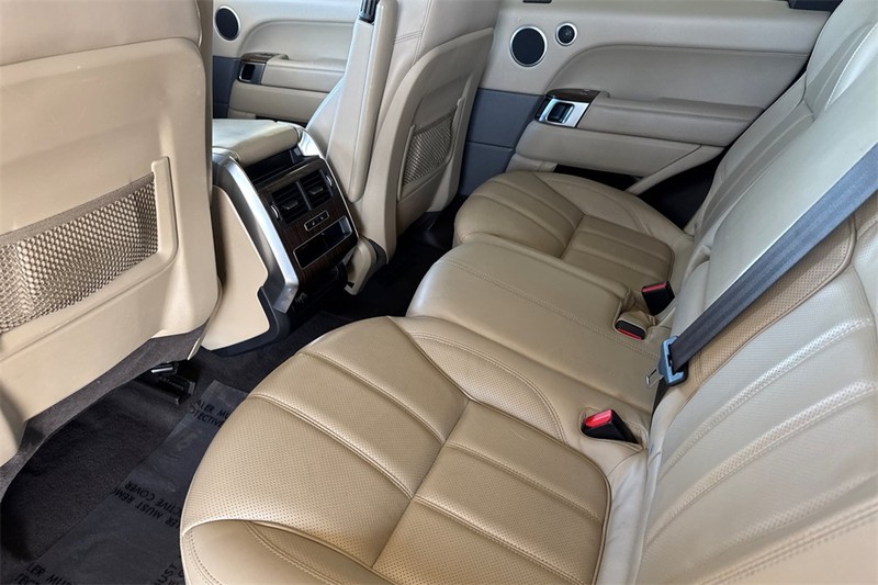 Land Rover Range Rover Sport Vehicle Full-screen Gallery Image 12