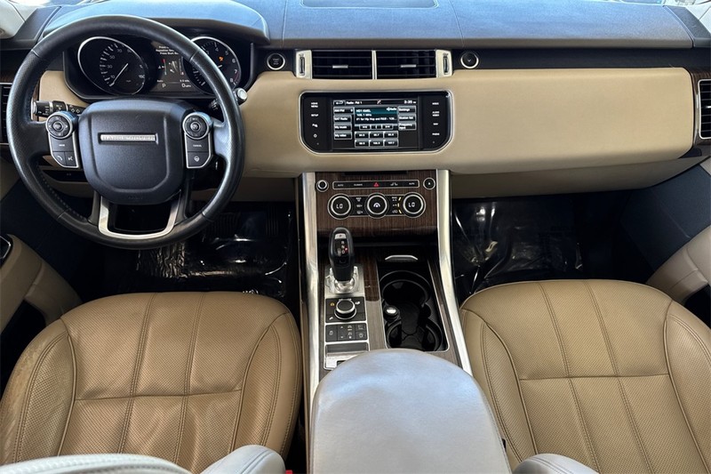 Land Rover Range Rover Sport Vehicle Full-screen Gallery Image 13