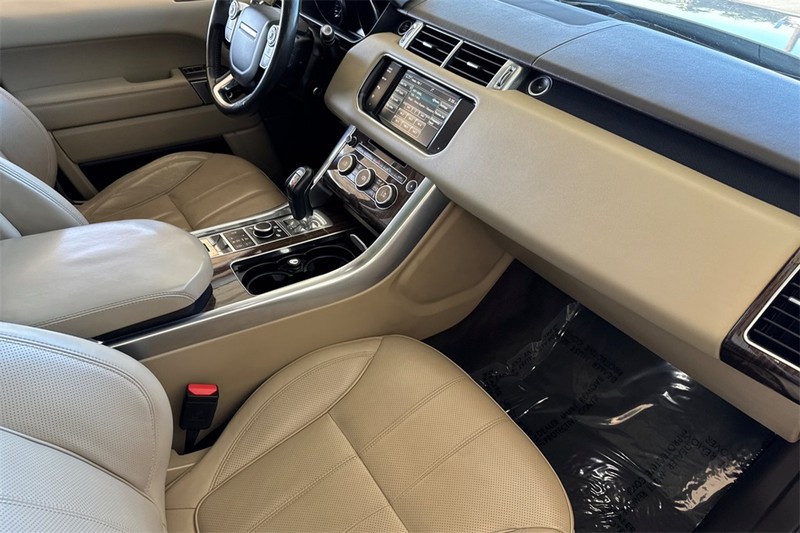 Land Rover Range Rover Sport Vehicle Full-screen Gallery Image 15