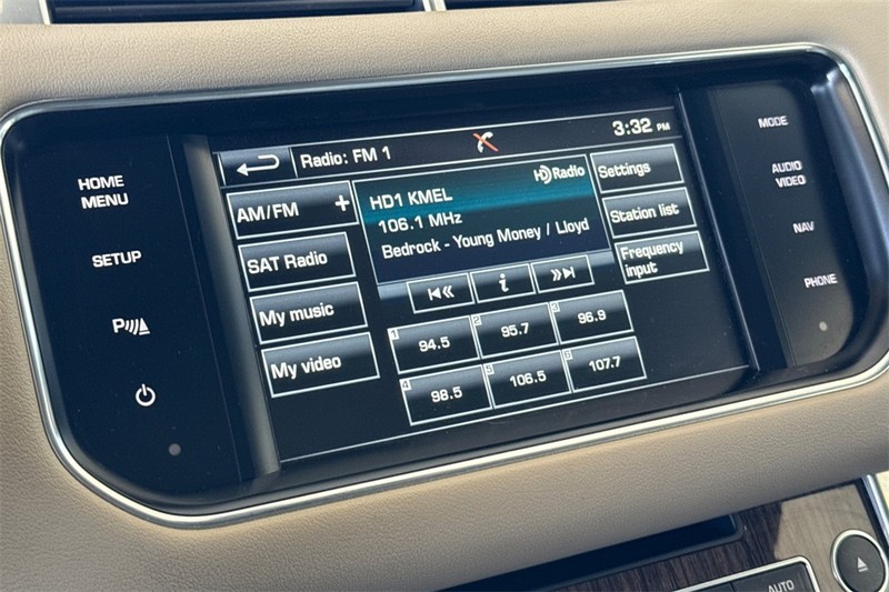 Land Rover Range Rover Sport Vehicle Full-screen Gallery Image 17