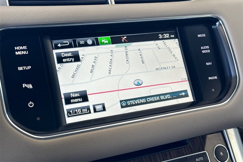 Land Rover Range Rover Sport Vehicle Full-screen Gallery Image 18