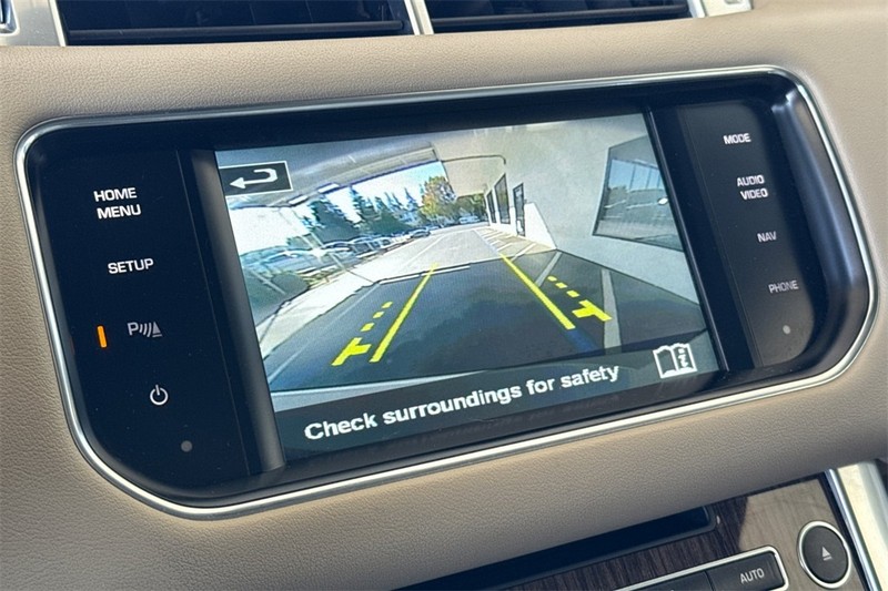 Land Rover Range Rover Sport Vehicle Full-screen Gallery Image 19