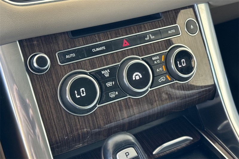 Land Rover Range Rover Sport Vehicle Full-screen Gallery Image 20