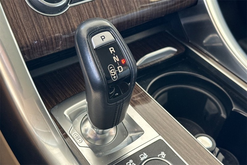 Land Rover Range Rover Sport Vehicle Full-screen Gallery Image 21