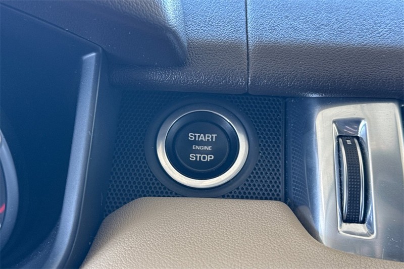 Land Rover Range Rover Sport Vehicle Full-screen Gallery Image 22