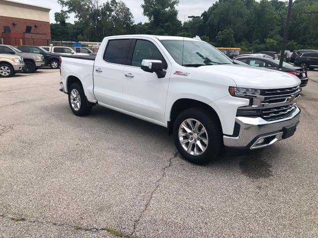Chevrolet Silverado 1500 Vehicle Full-screen Gallery Image 2