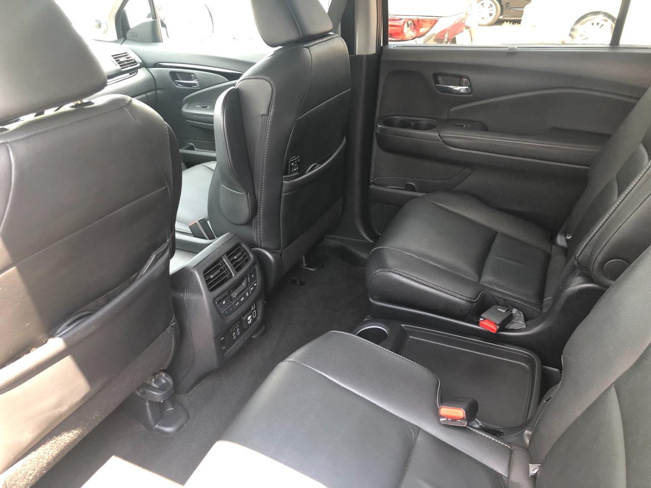 Honda Pilot Vehicle Full-screen Gallery Image 5