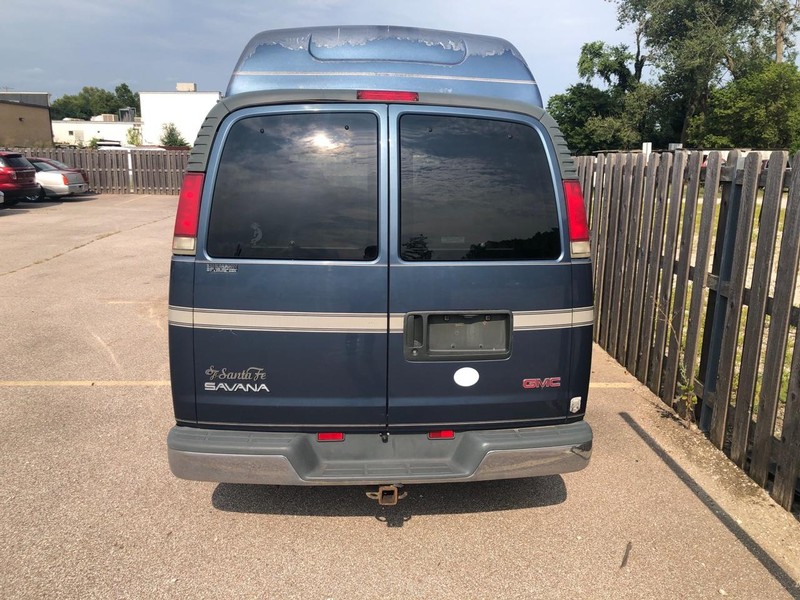 GMC Savana Cargo Van Vehicle Full-screen Gallery Image 3