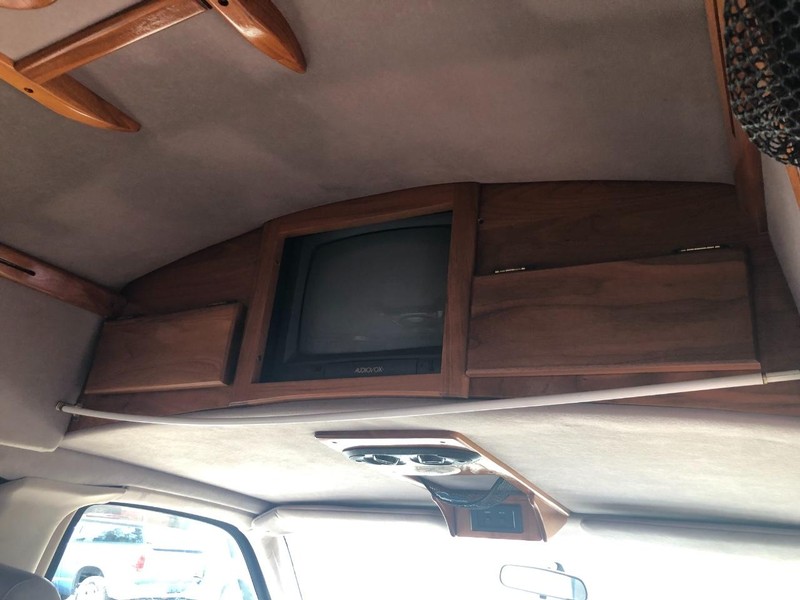 GMC Savana Cargo Van Vehicle Full-screen Gallery Image 13