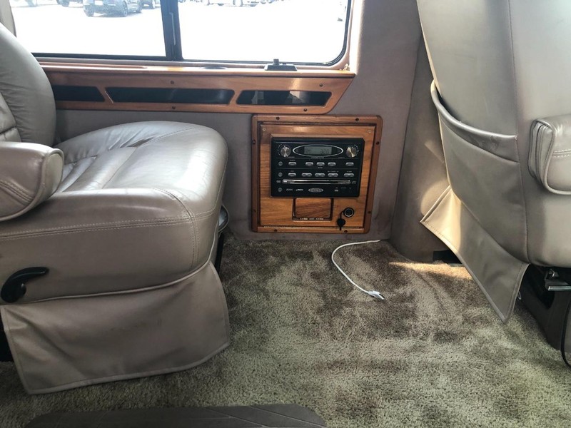 GMC Savana Cargo Van Vehicle Full-screen Gallery Image 15