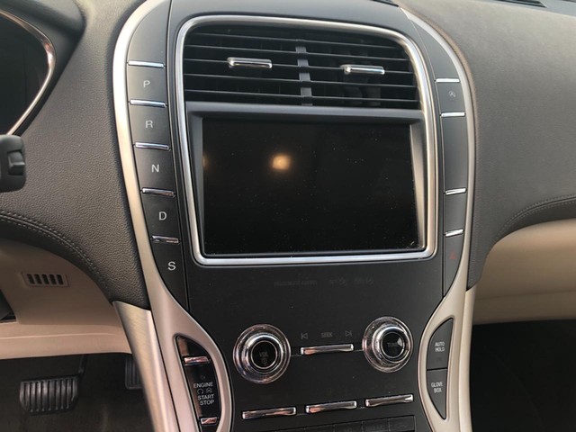 Lincoln Nautilus Vehicle Full-screen Gallery Image 18