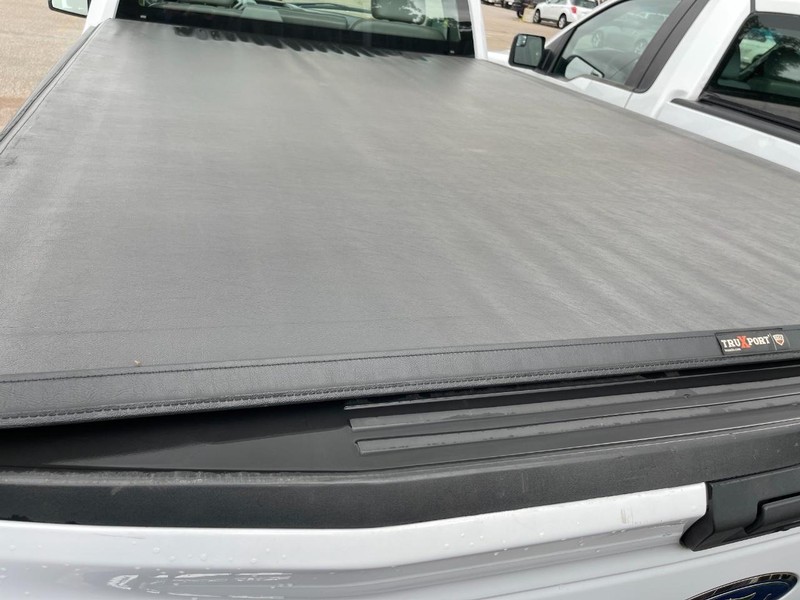 Ford F-150 Vehicle Full-screen Gallery Image 4