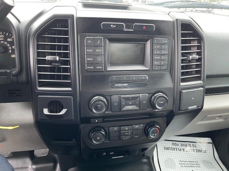 Ford F-150 Vehicle Full-screen Gallery Image 7