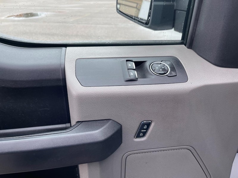 Ford F-150 Vehicle Full-screen Gallery Image 10