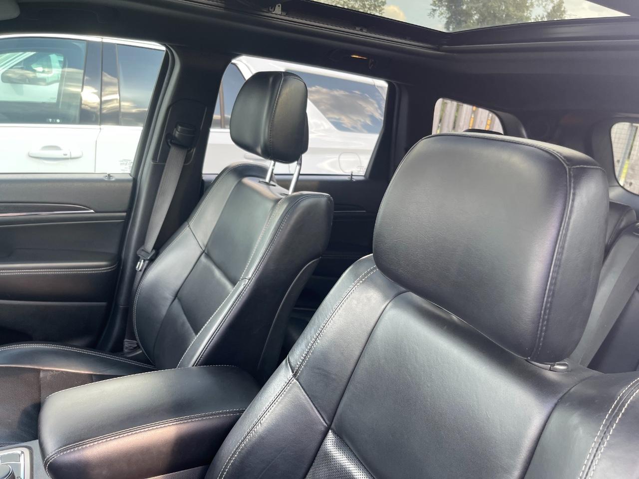 Jeep Grand Cherokee Vehicle Full-screen Gallery Image 15