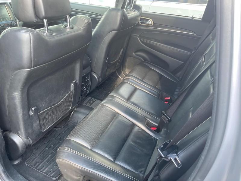Jeep Grand Cherokee Vehicle Full-screen Gallery Image 12